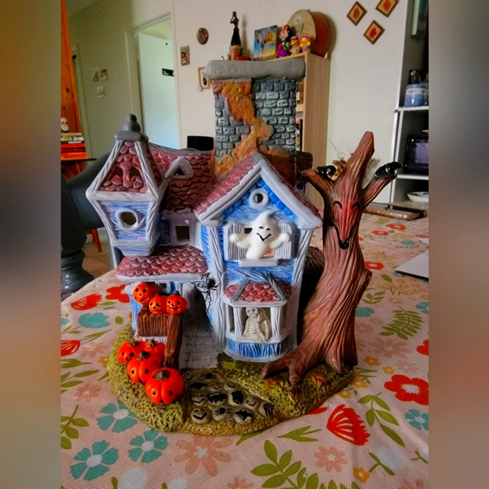 Party Lite Halloween Ghostly Tealight Haunted House Decoration Candle Holder
